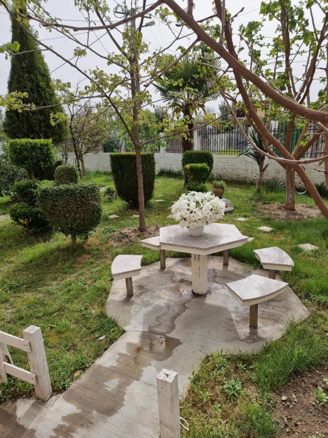 Guest House Vila Elezi Durrës Zewnętrze zdjęcie