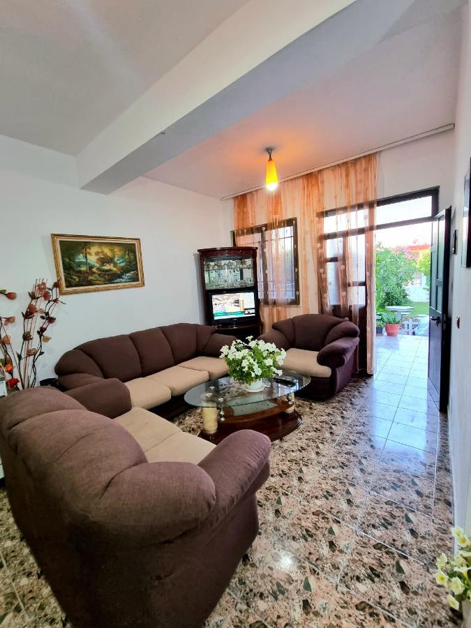 Guest House Vila Elezi Durrës Zewnętrze zdjęcie